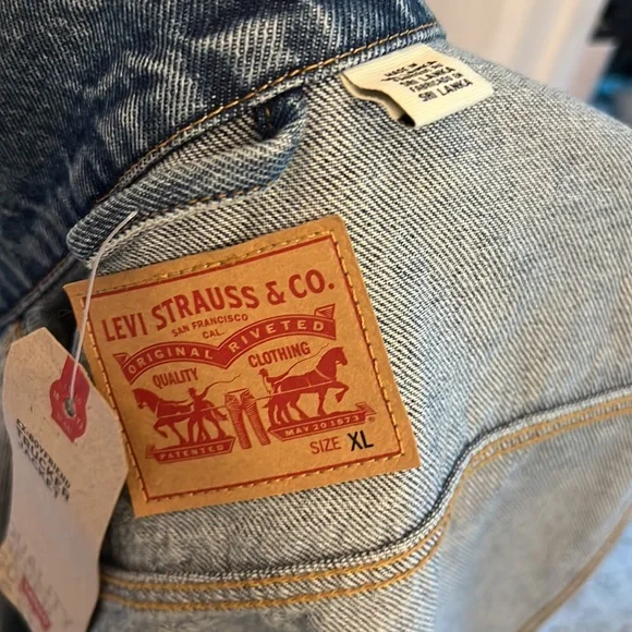 Levi’s Denim Jacket - Picture 5 of 5